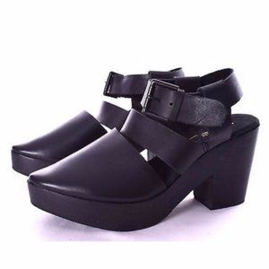 Intentionally Blank Stroll Clogs